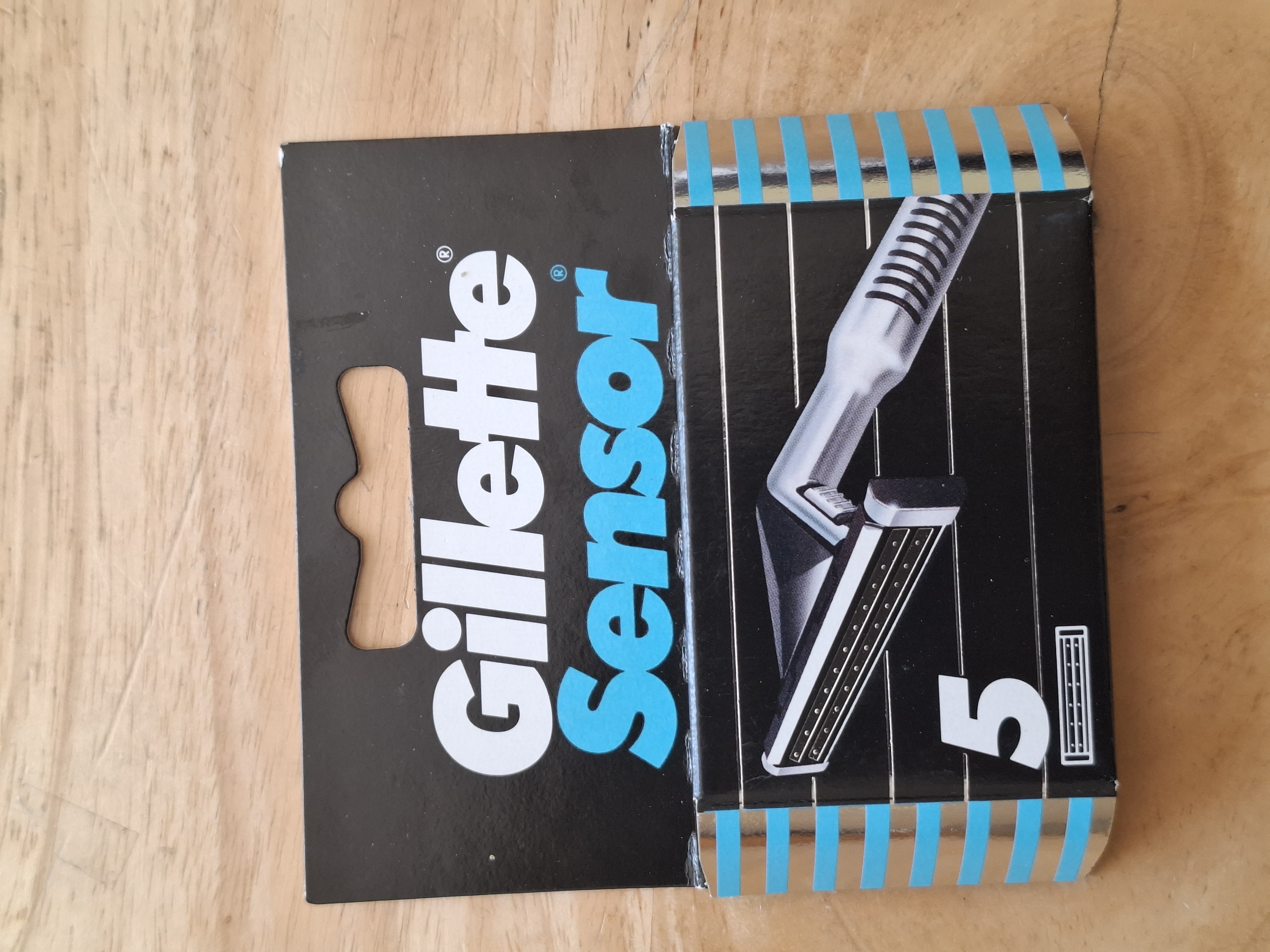 Gillette Sensor carton front, showing black livery, photorealistic razor image and five-cartridge count